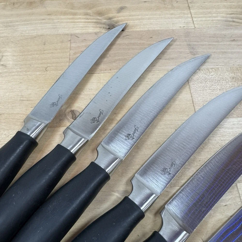 FIESTA Set of 6 Stainless Steel Steak Knives With a Wood Holder - Black